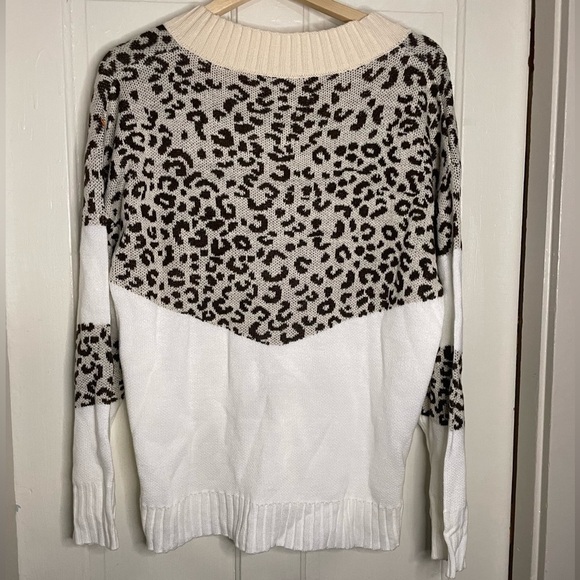 NWT Leopard Color Block V-Neck Knit Pullover - Picture 5 of 5